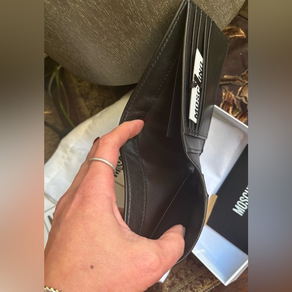 Authentic MOSCHINO Italian Leather logo Bifold wallet - Picture 8 of 16